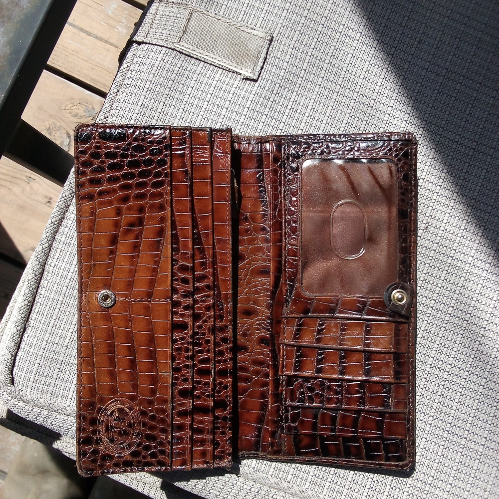 Brahmin Copa Cabana Tan and Brown Embossed Leather Wallet - Picture 3 of 4